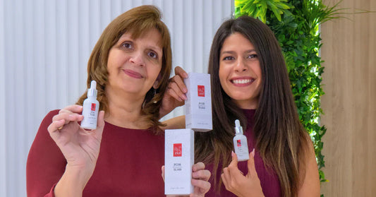 Rodzinne serum do twarzy z ekologicznym olejkiem różanym