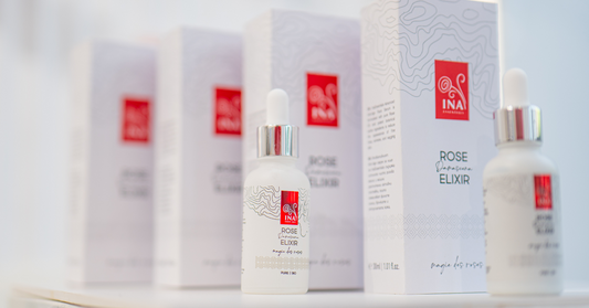 Intensywne serum przeciwstarzeniowe do twarzy z natychmiastowym efektem – przywróć młodość swojej skóry z Rose Elixir.