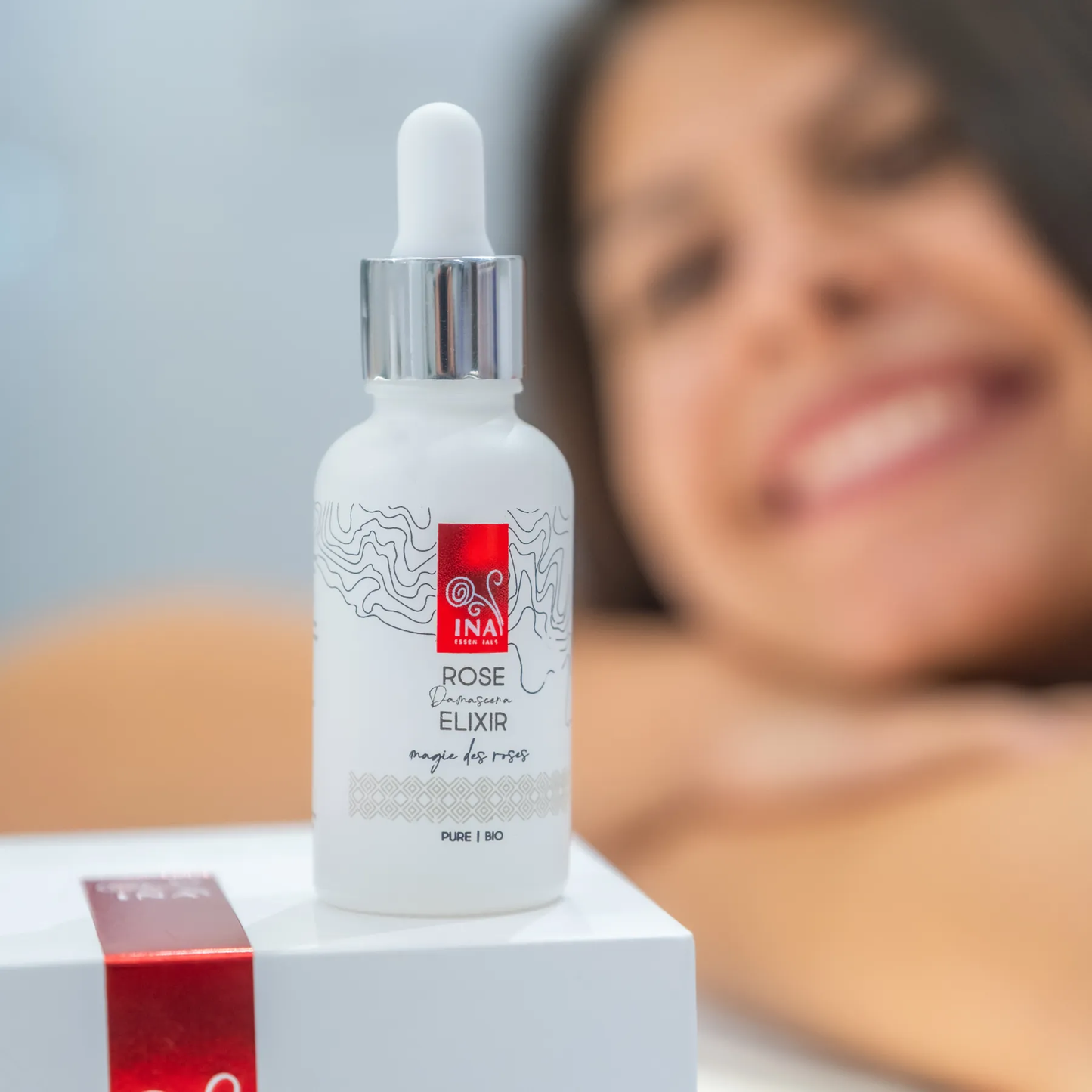 Kup 2 aktywne kremy nawilżające, a serum przeciwstarzeniowe do twarzy otrzymasz gratis