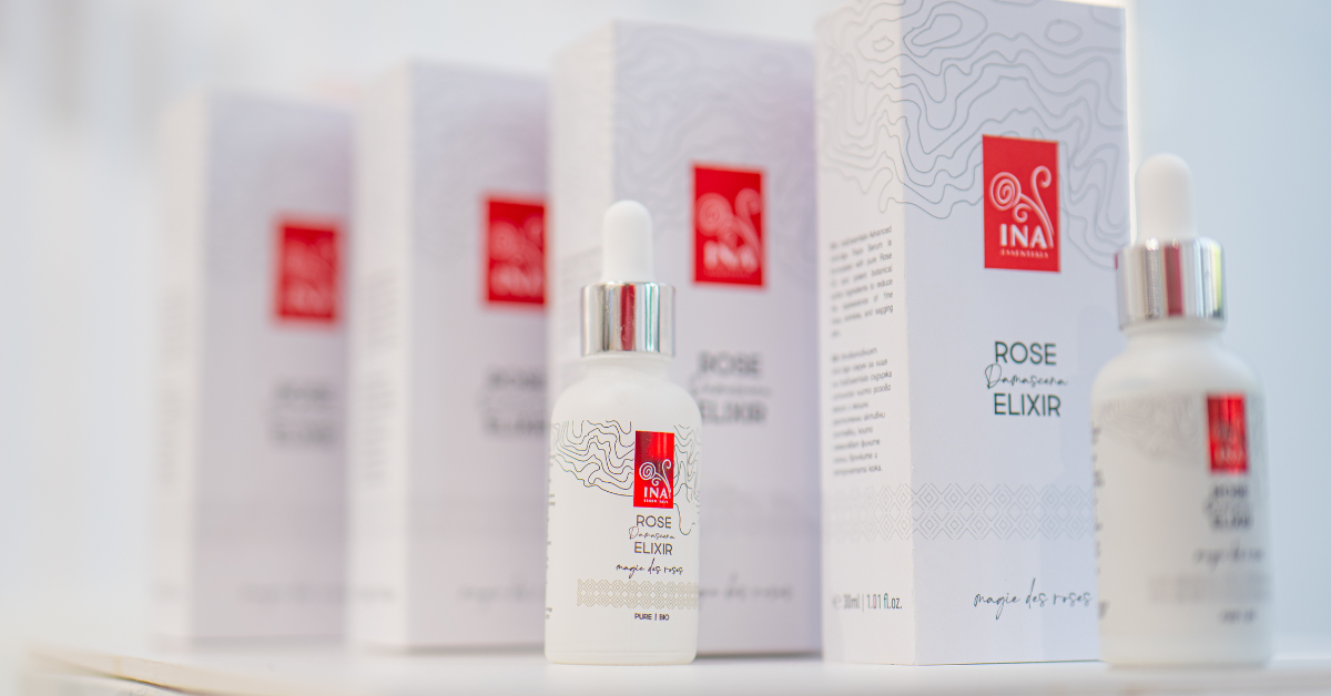 Intensywne serum przeciwstarzeniowe do twarzy z natychmiastowym efektem – przywróć młodość swojej skóry z Rose Elixir.