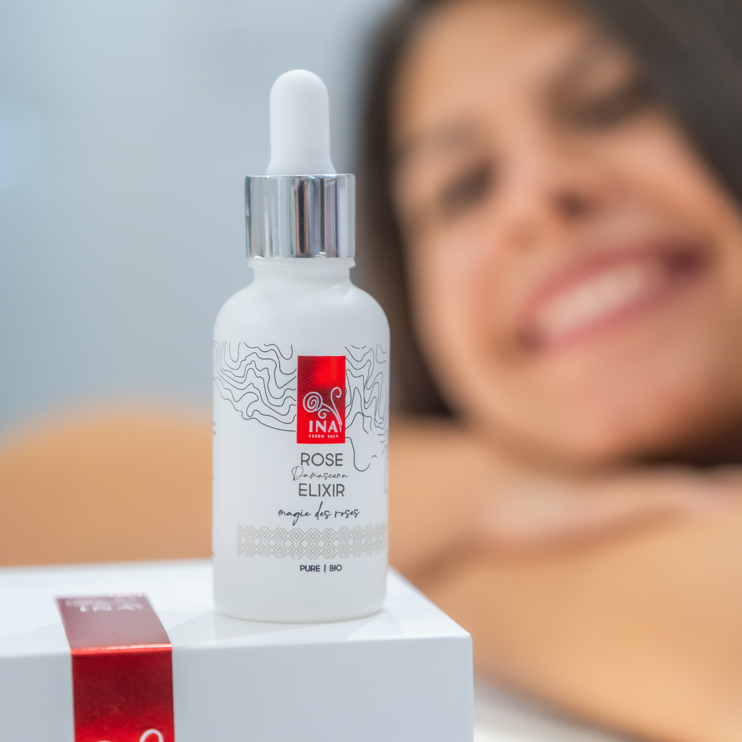 Kup 2 aktywne kremy nawilżające, a serum przeciwstarzeniowe do twarzy otrzymasz gratis