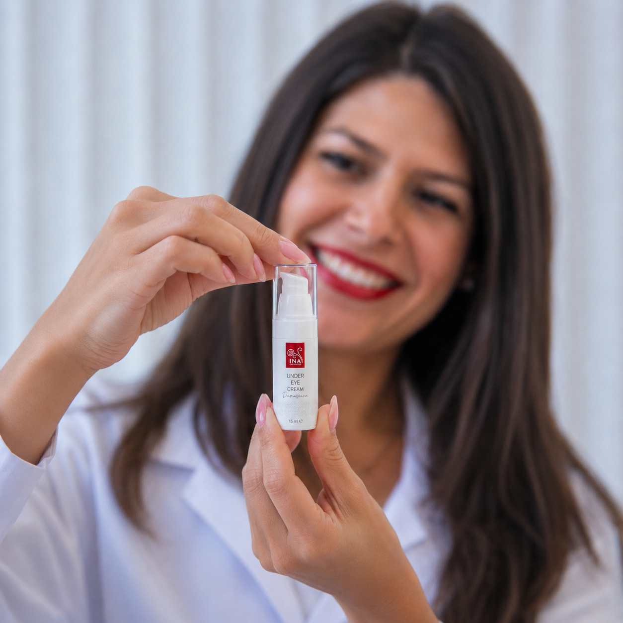 Kup 1 Nawilżający Krem do Twarzy i 1 Serum Przeciwstarzeniowe, a Krem pod Oczy Otrzymasz Gratis