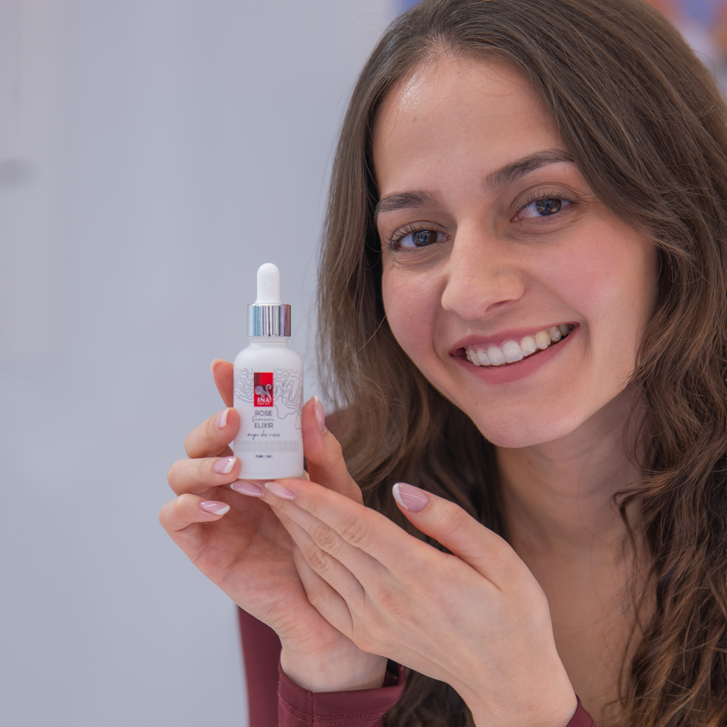 Kup 1 Nawilżający Krem do Twarzy i 1 Serum Przeciwstarzeniowe, a Krem pod Oczy Otrzymasz Gratis